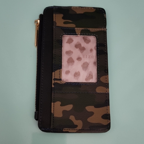 Kedzie Camouflage Essentials Only Zippered Wallet - Picture 2 of 3
